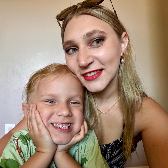 Meet your Posher, Azra - Picture 2 of 3